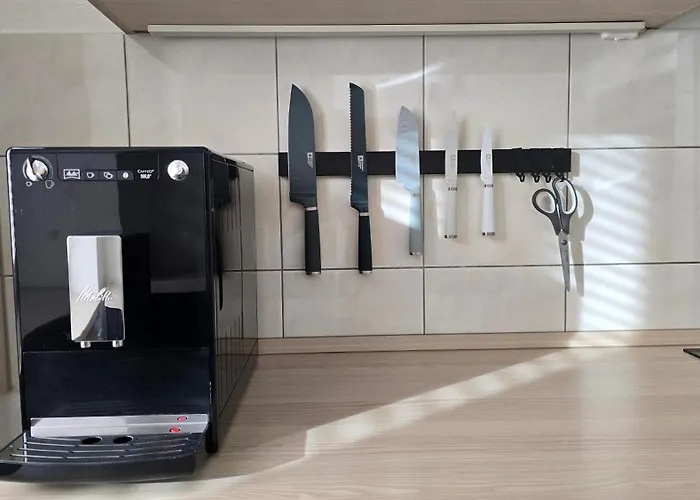 Kulturelles Businessapartment Mit Balkon Apartment