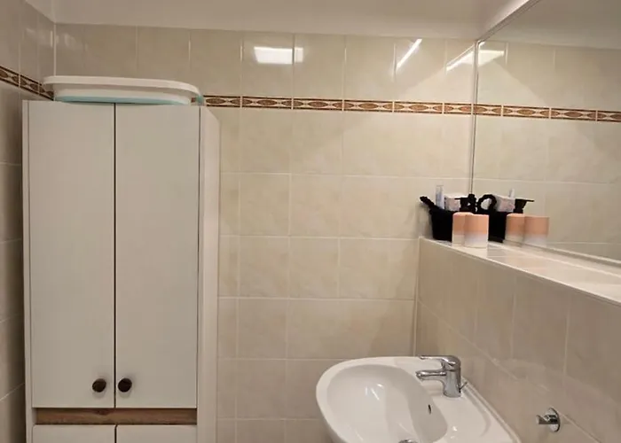 Kulturelles Businessapartment Mit Balkon Apartment *